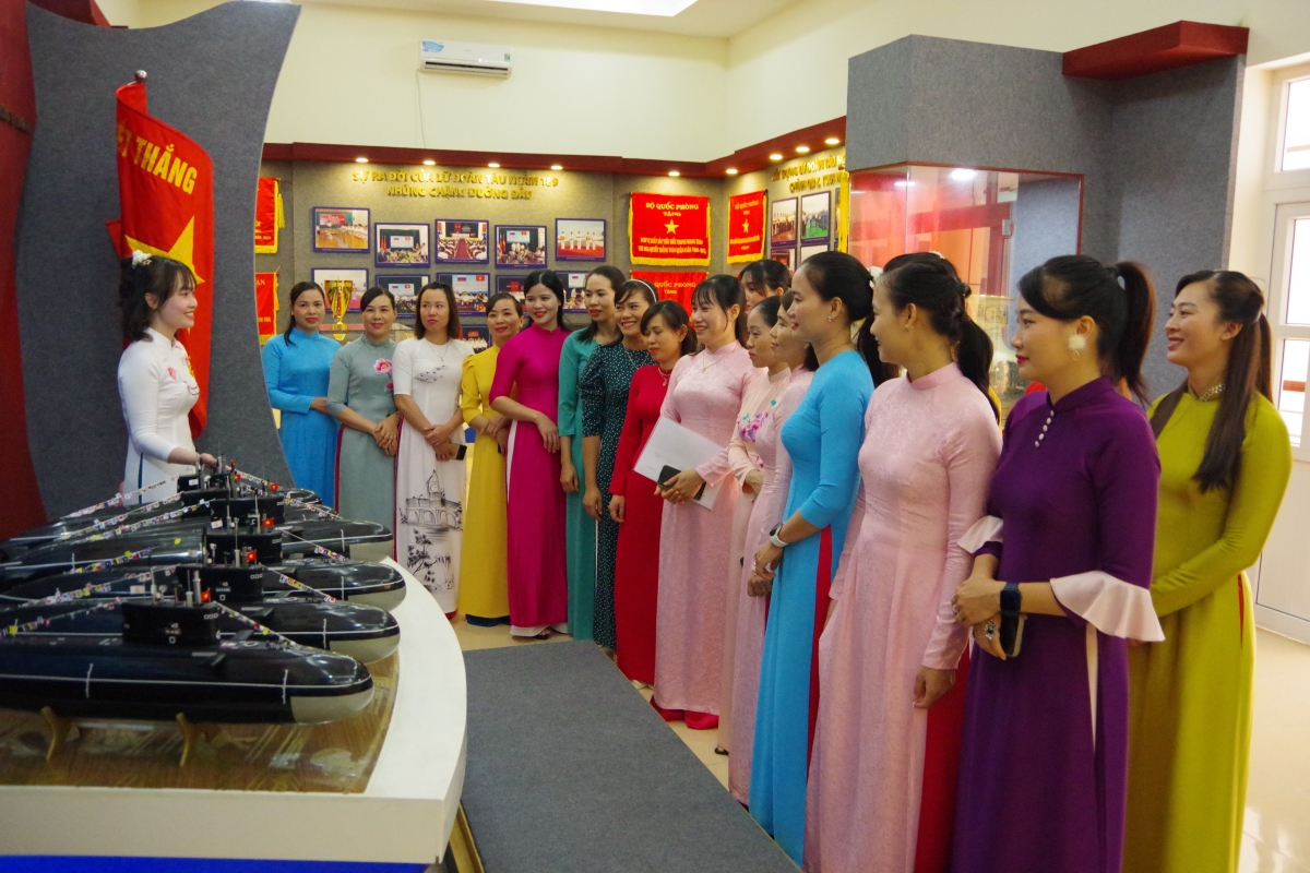  Hội phụ nữ Lữ đoàn 189 tham quan, học tập truyền thống