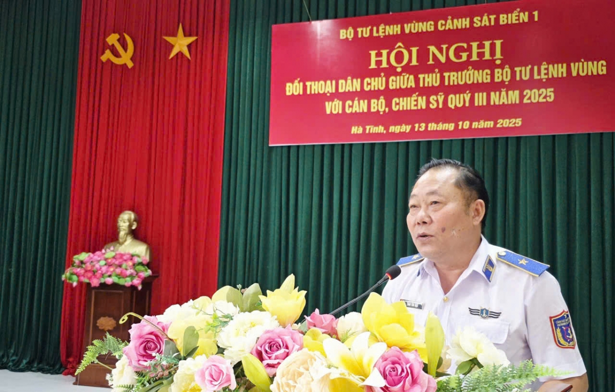 Thiếu tướng Trần Văn Hậu chủ trì đối thoại dân chủ quý III/2025