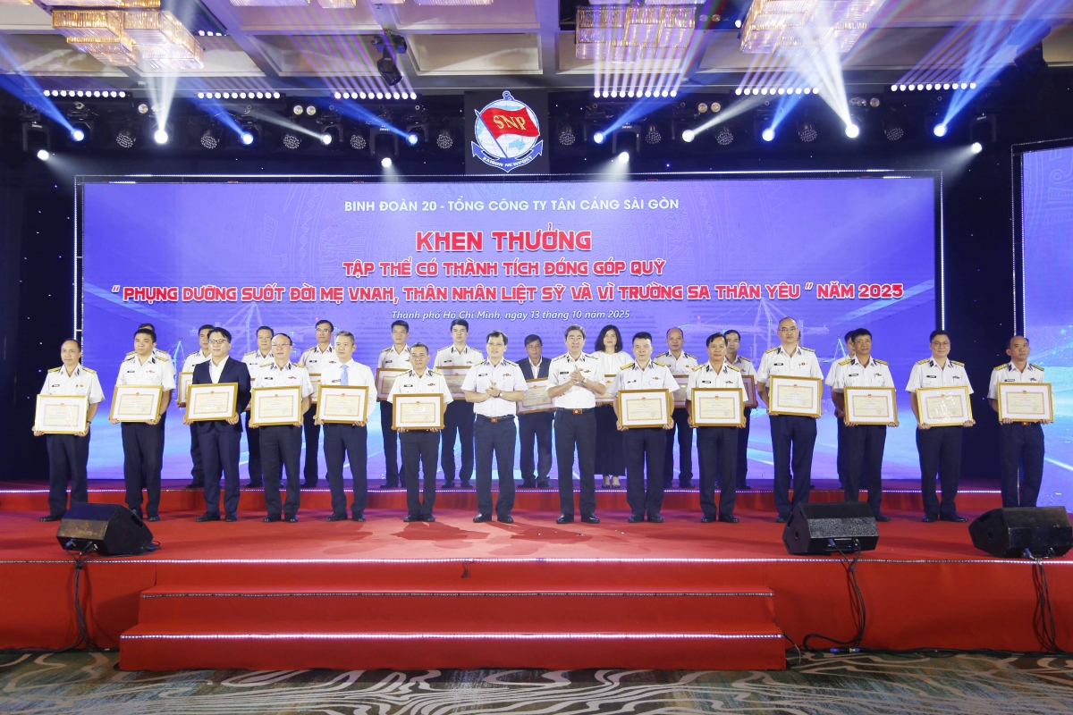 Trao thưởng cho các tập thể có thành tích đóng góp Quỹ phụng dưỡng suốt đời Mẹ VNHA, thân nhân liệt sĩ và vì Trường Sa thân yêu năm 2025