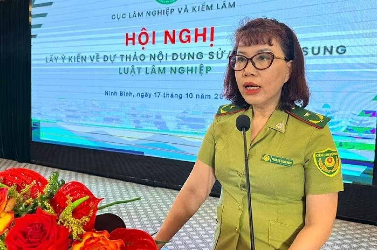 Bà Phan Thị Thanh Hằng, Phó Cục trưởng Cục Lâm nghiệp và Kiểm lâm phát biểu tại hội nghị.