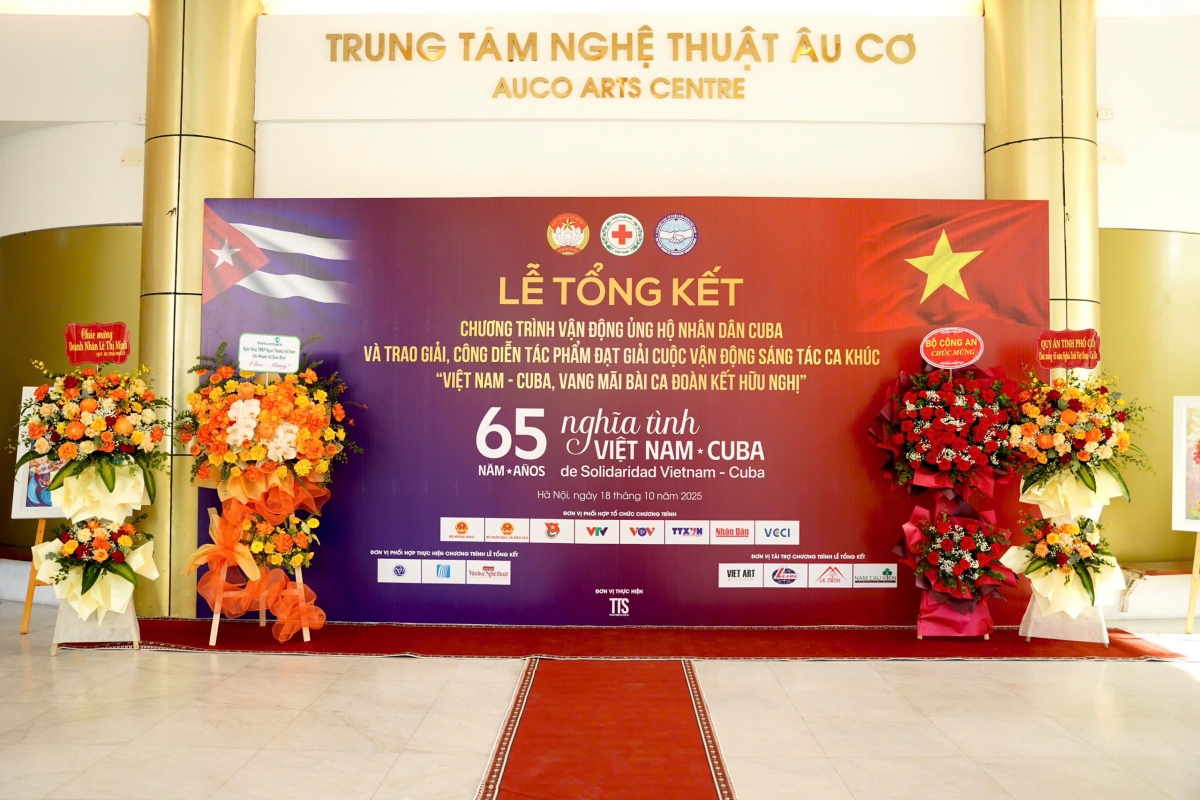 Chương trình 65 năm nghĩa tình Việt Nam - CuBa diễn ra trong không khí trang nghiêm