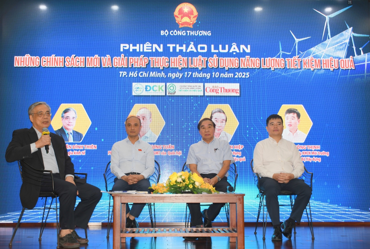 Chuyên gia và ngành chức năng thảo luận tại Diễn đàn
