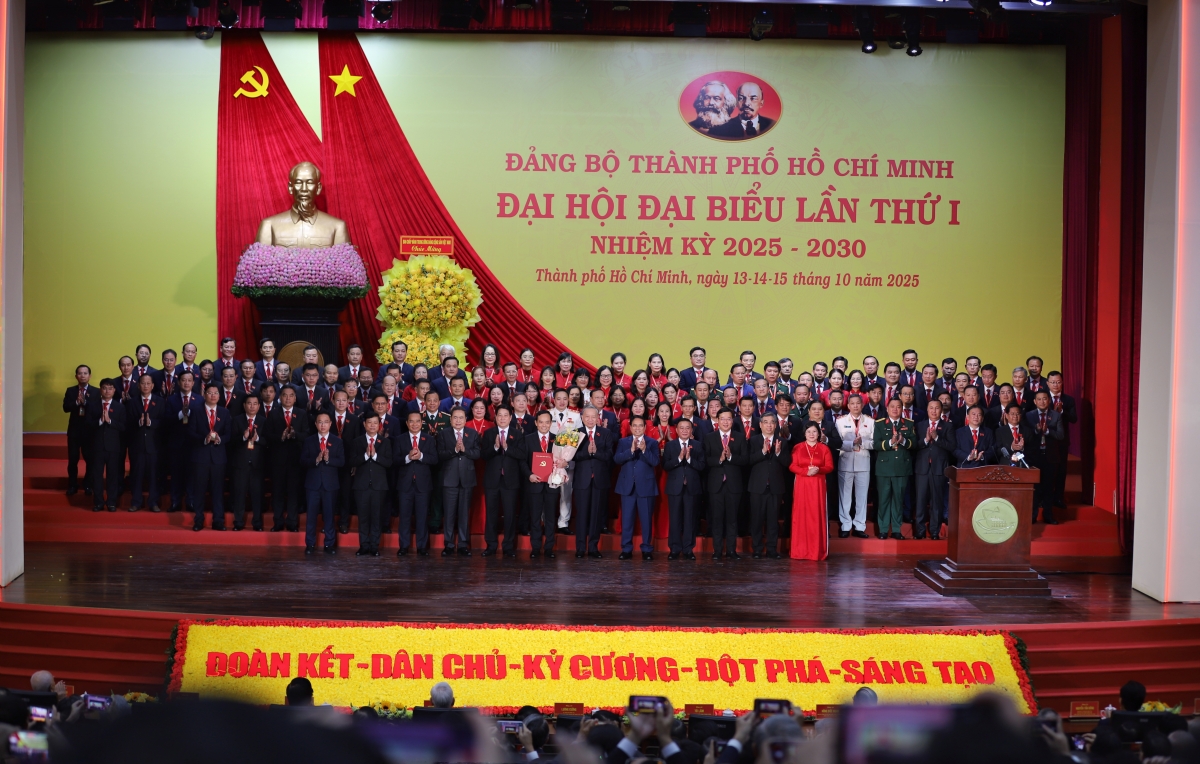 Lãnh đạo Đảng, Nhà nước trao các quyết định nhân sự cho TP.HCM