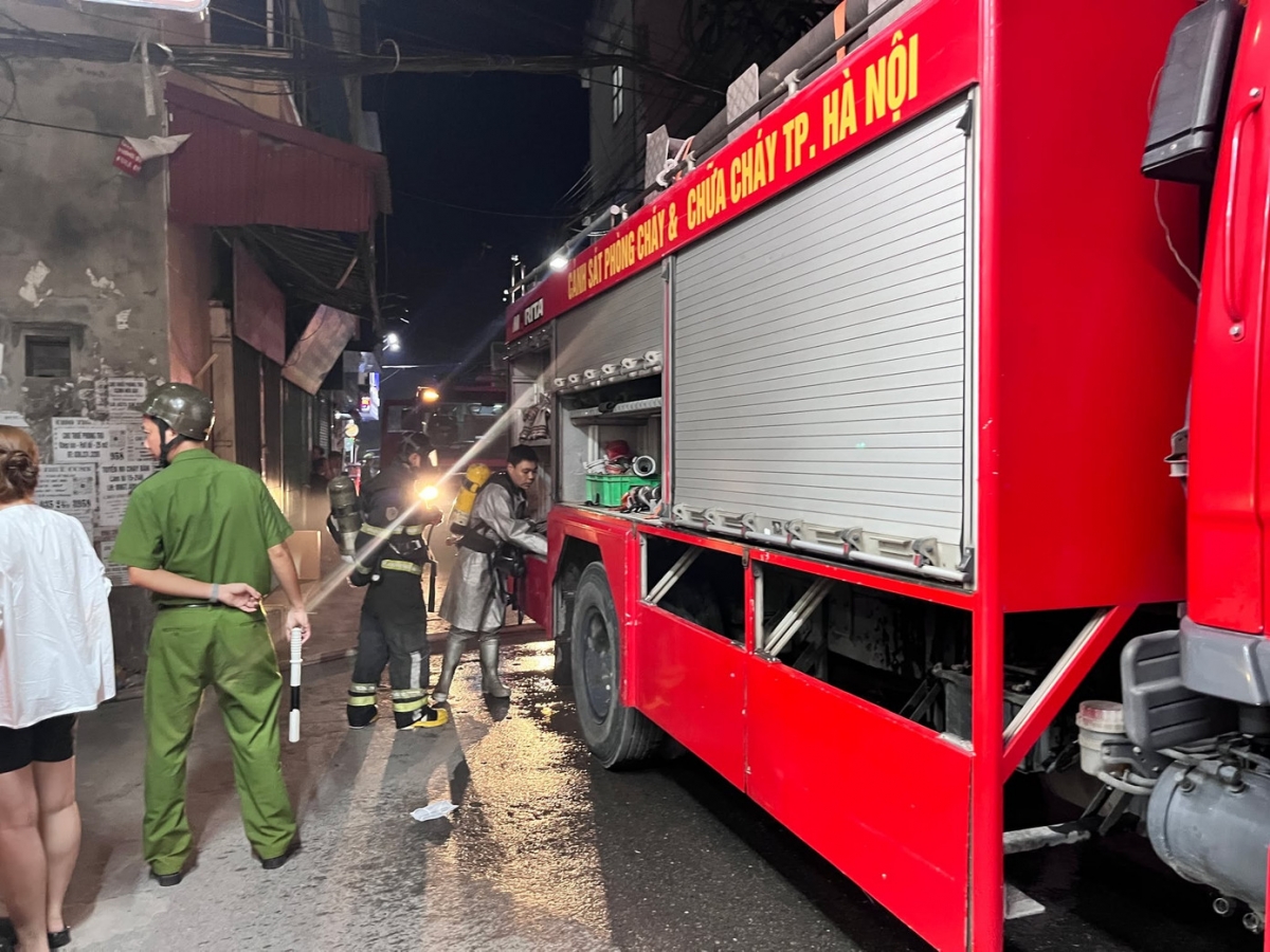 Vụ cháy tại phường Thanh Liệt rạng sáng 4-10 đã được khống chế kịp thời (ảnh TP)