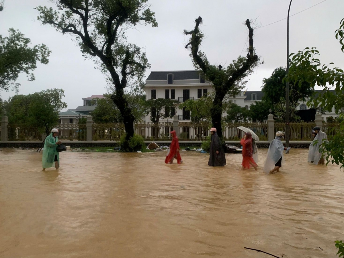 Mưa lớn ở thành phố Huế (ảnh: Lê Hiếu/VOV-Miền Trung)