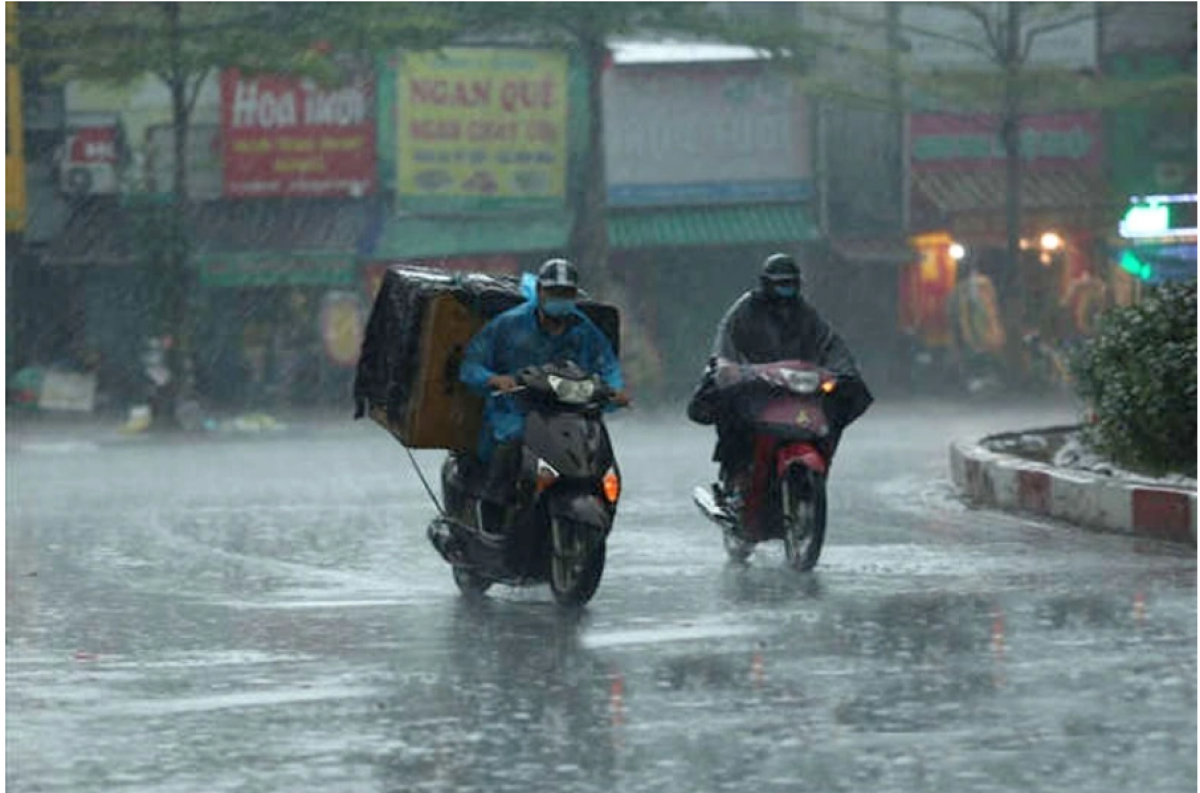 Hà Nội đêm và sáng sớm có lúc có mưa rào