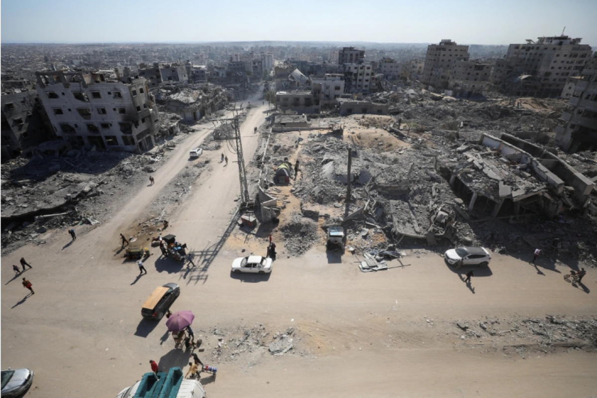 Đống đổ nát của những tòa nhà bị phá hủy ở Thành phố Gaza (Ảnh: Reuters)
