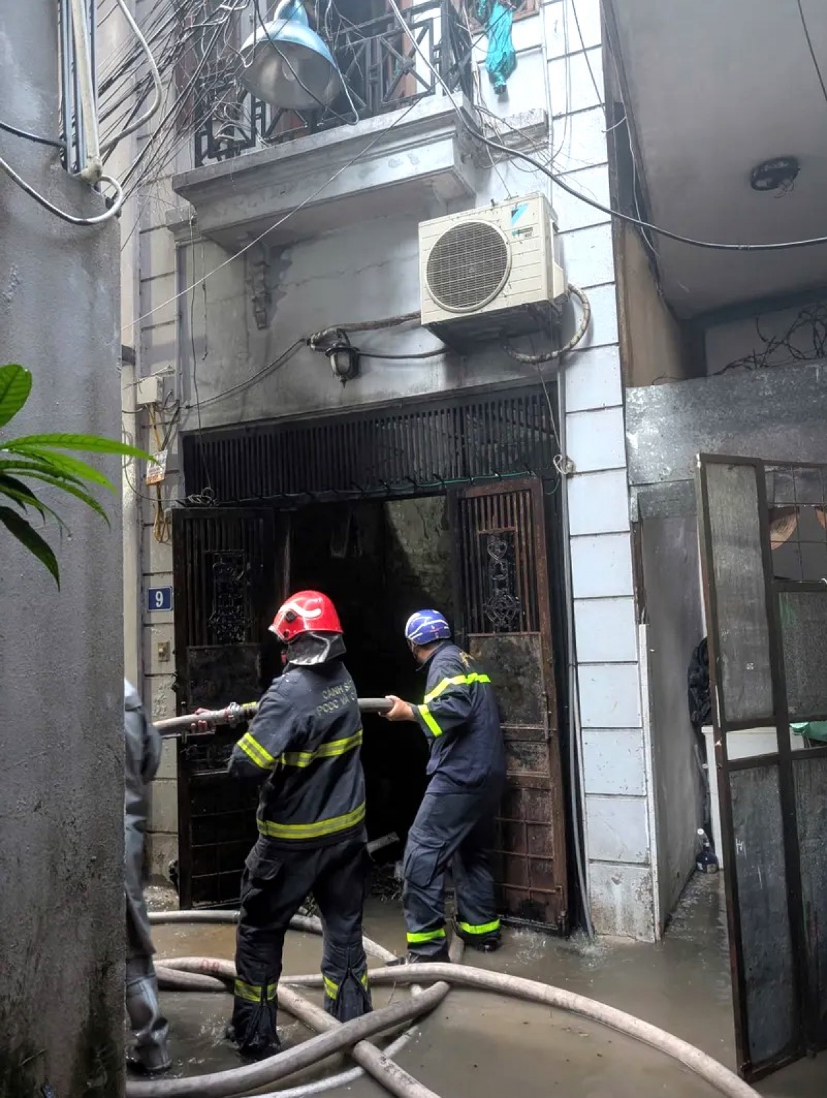 Tầng 1 ngôi nhà xảy ra cháy