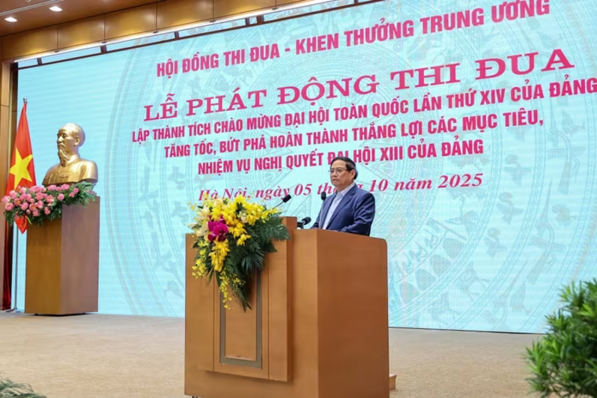 Thủ tướng phát động đợt thi đua lập thành tích chào mừng Đại hội lần thứ XIV của Đảng - Ảnh: VGP/Nhật Bắc