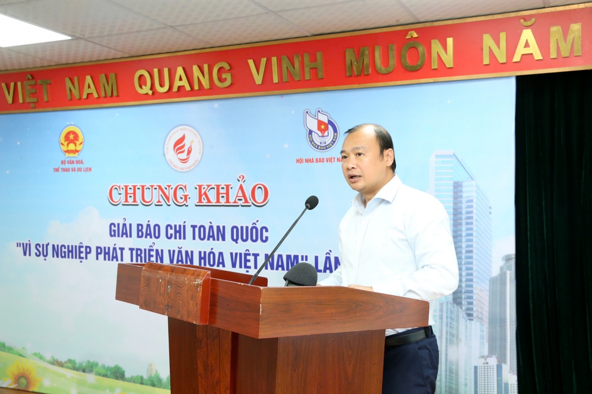Ảnh Trần Huấn