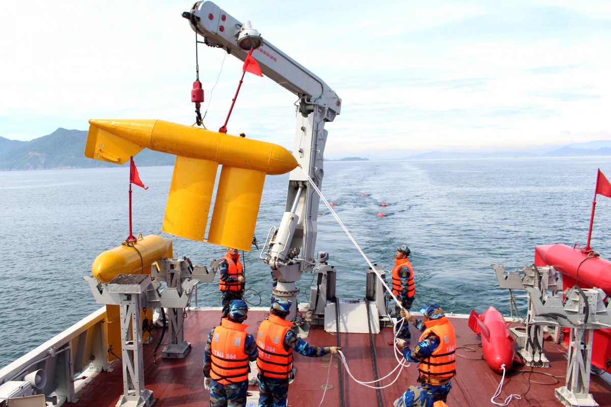 CBCS Vùng 3 Hải quân huấn luyện trên biển