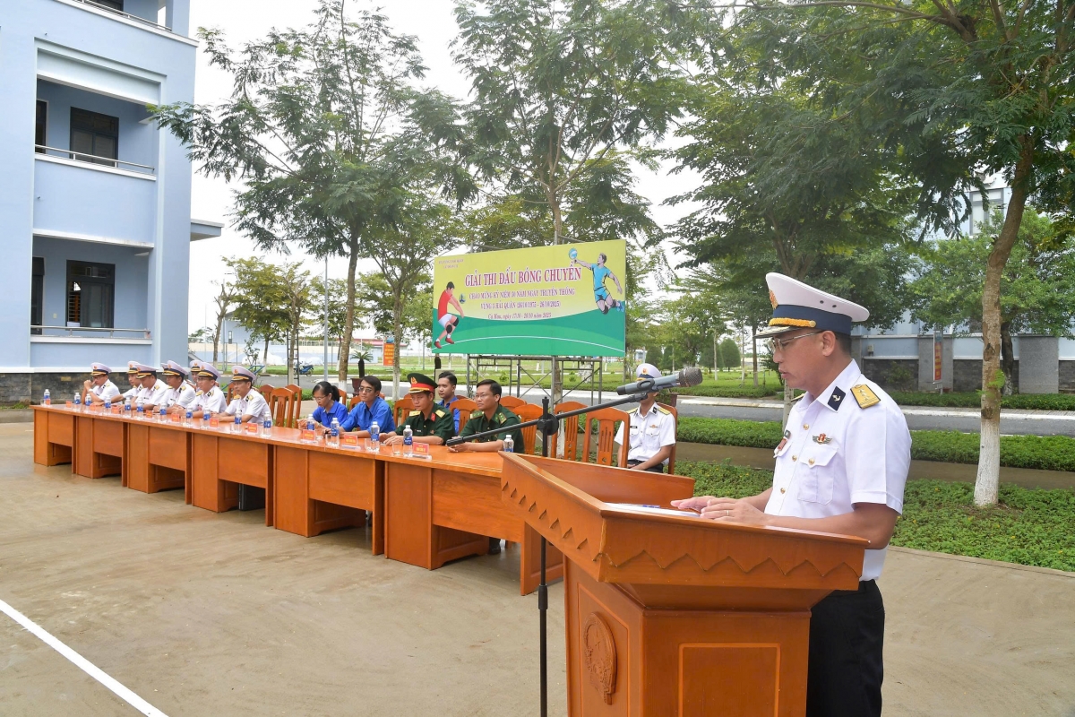 anh_3._thuong_ta_bui_duc_dong_phat_bieu_be_mac.jpg