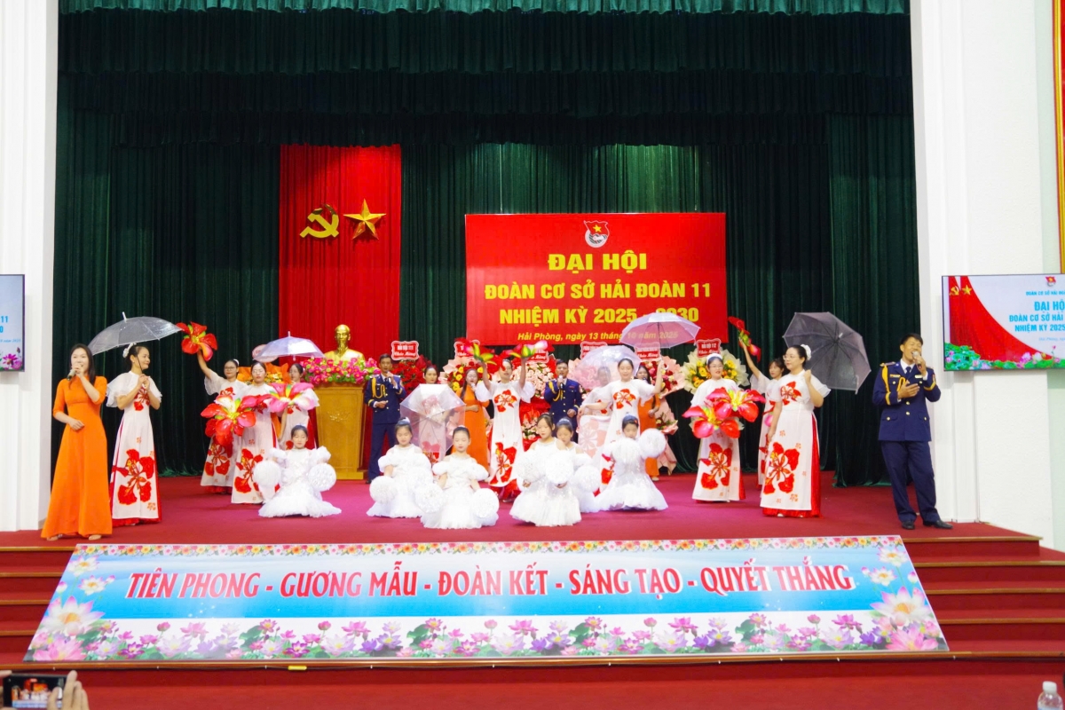 Tiết mục văn nghệ chào mừng Đại hội