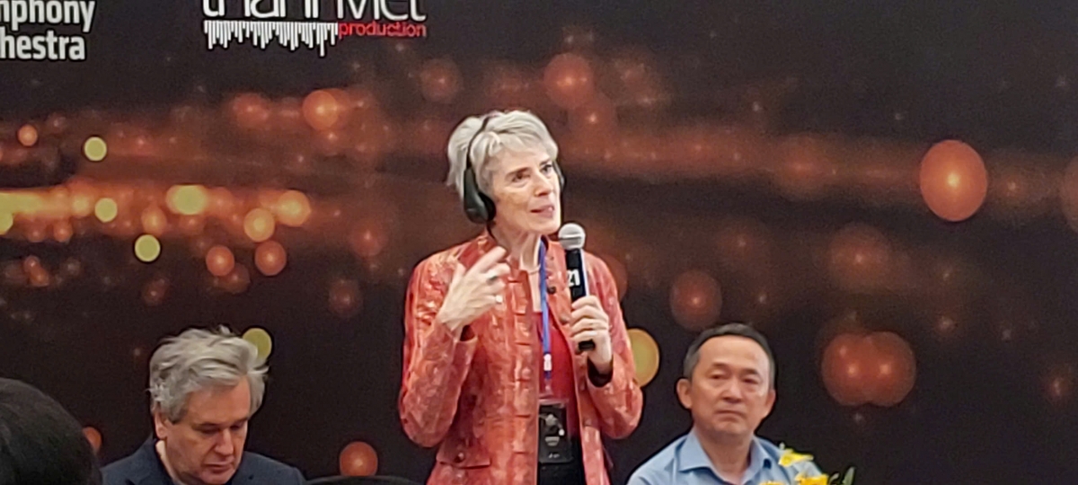 Bà Kathryn McDowell, Giám đốc Điều hành của Dàn nhạc Giao hưởng London phát biểu