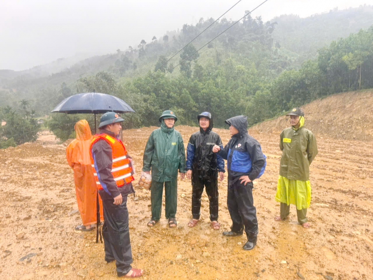 Các xã miền núi ứng phó sạt lở, lũ quét.