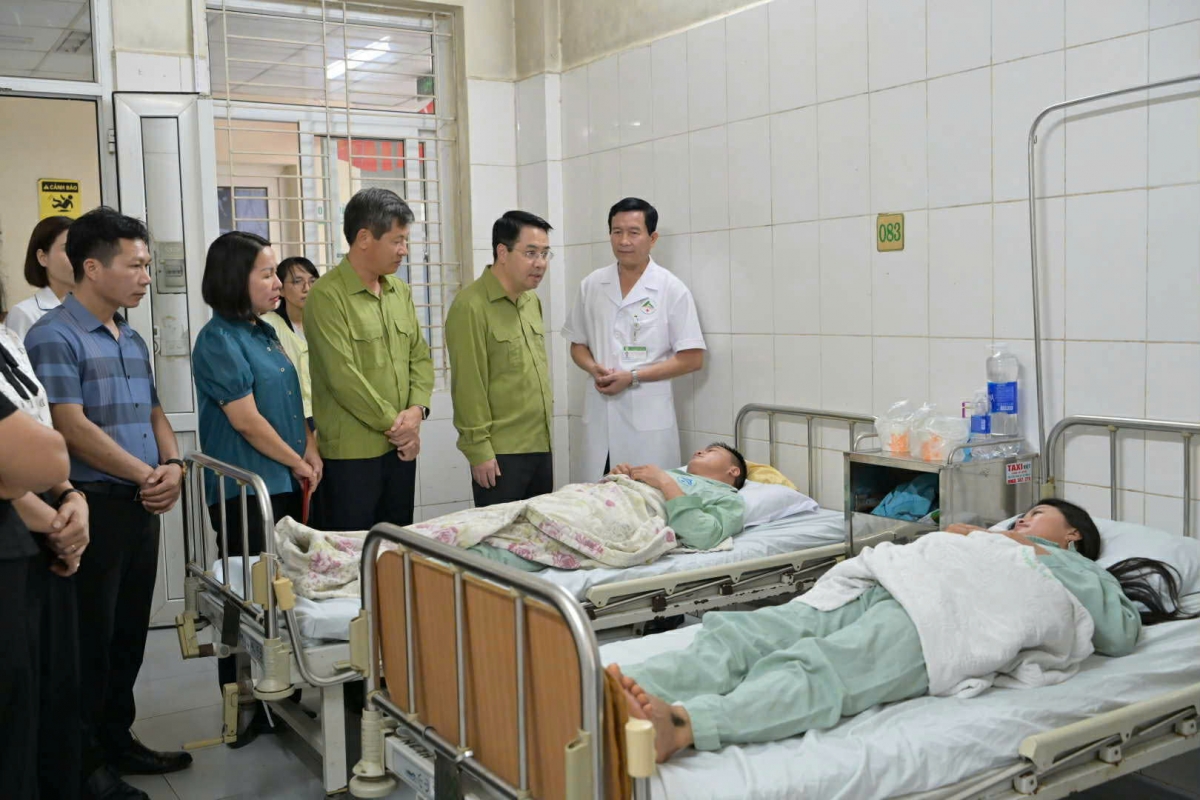 Chính quyền địa phương thăm hỏi người bị thương
