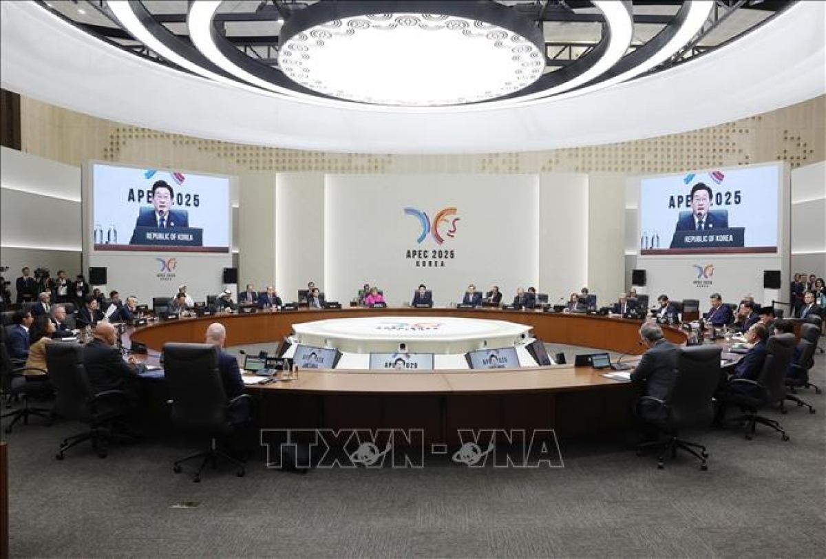 Tổng thống Hàn Quốc Li Chê Miêng - với tư cách Chủ tịch APEC 2025, phát biểu khai mạc hội nghị. Ảnh TTXVN
