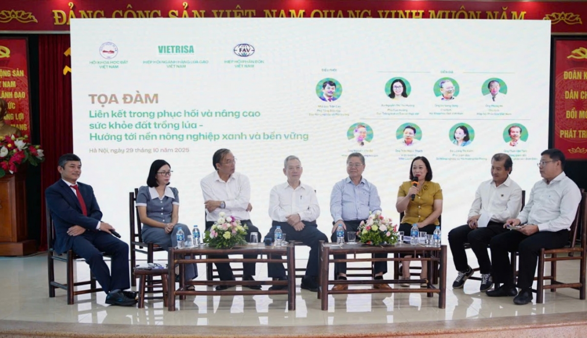 Đại biểu tham luận tại Diễn đàn