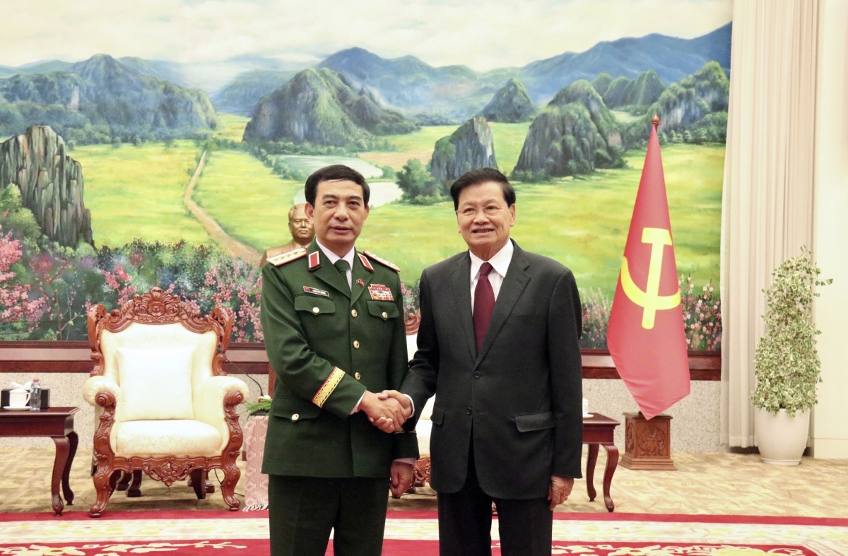 Đại tướng Phan Văn Giang và Tổng Bí thư, Chủ tịch nước Lào Thongloun Sisoulith.