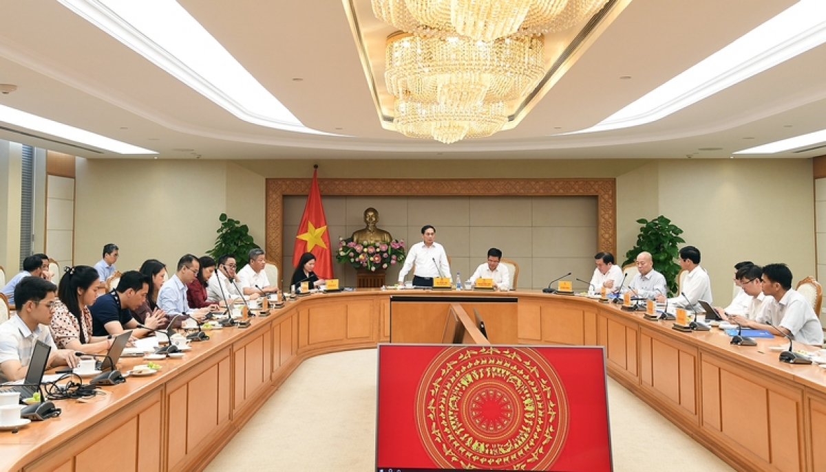 Phó Thủ tướng Bùi Thanh Sơn chủ trì cuộc họp rà soát công tác chuẩn bị tổ chức Hội chợ Mùa thu 2025 - Ảnh: VGP/Hải Minh