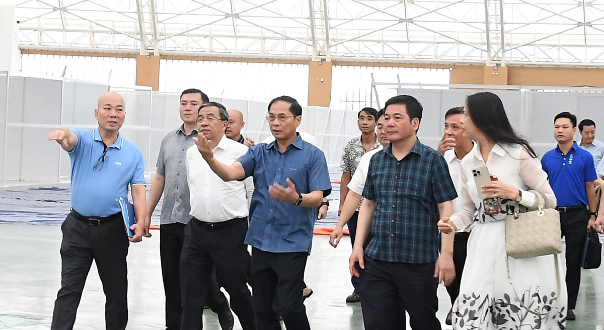 Phó Thủ tướng Bùi Thanh Sơn đã đi kiểm tra công tác chuẩn bị cho Hội chợ Mùa thu năm 2025