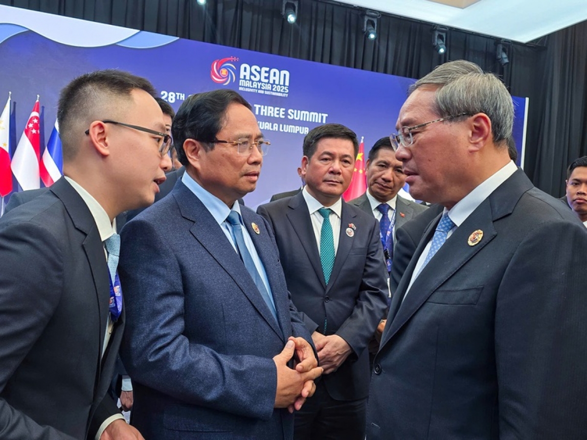 Thủ tướng đề nghị Trung Quốc dành ưu tiên hợp tác kết nối cơ sở hạ tầng đường sắt