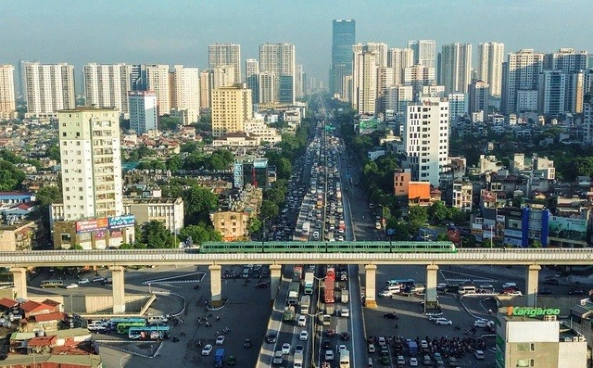Thời gian qua, nhiều người dân chuyển sang sử dụng các phương tiện giao thông chạy bằng năng lượng điện, góp phần giảm lượng khí thải từ xăng dầu
