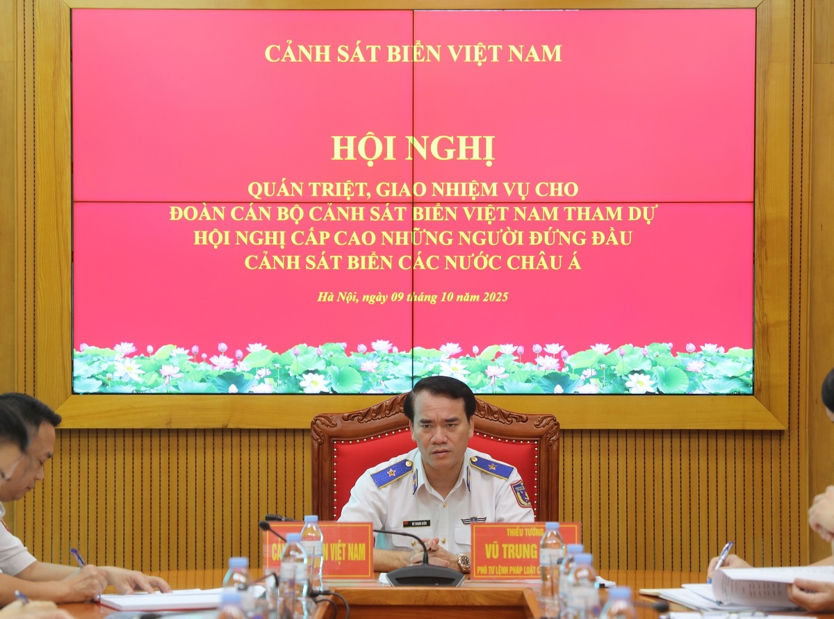 Thiếu tướng Vũ Trung Kiên - Phó Tư lệnh Pháp luật Cảnh sát biển Việt Nam chủ trì Hội nghị