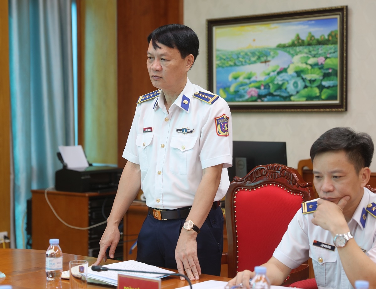 Đại tá Lương Đình Hưng - Cục trưởng Cục Nghiệp vụ và pháp luật Cảnh sát biển Việt Nam, Trưởng đoàn công tác phát biểu nhận nhiệm vụ
