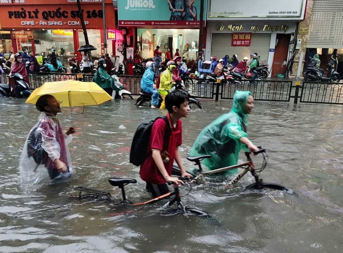 Ứng phó bão số 11: Các trường học ở Hà Nội linh hoạt hình thức dạy học phù hợp