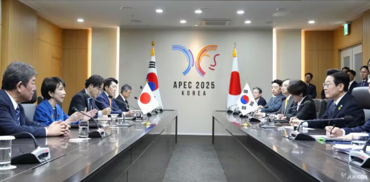 Hội đàm thượng đỉnh Hàn - Nhật (ảnh: Jiji Press)