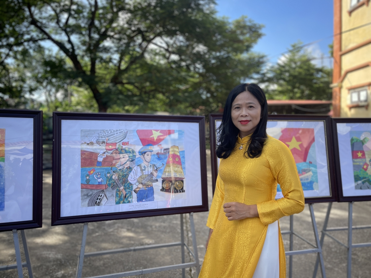 Cô Trịnh Thị Vân Khánh, Hiệu trưởng Trường trung học cơ sở Trương Hán Siêu chia sẻ tại cuộc thi