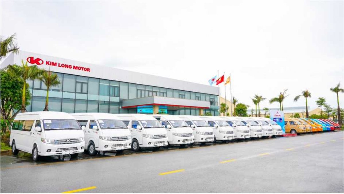 Những chiếc xe minibus Kimlong X9 được bàn giao cho khách hàng trong đợt này