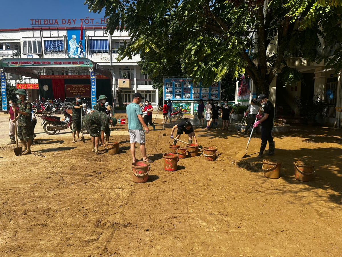 Do ảnh hưởng của hoàn lưu bão số 11, nhiều trường học trên địa bàn tỉnh Cao Bằng bị thiệt hại nặng nề về tài sản, nhiều đồ dùng, trang thiết bị ngập nước...