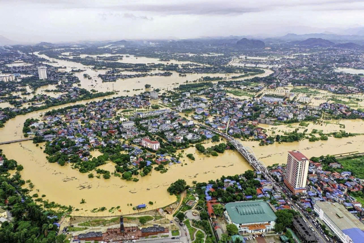 Khu vực phường Linh Sơn ngập sâu trong nước. Ảnh Duy Đức.