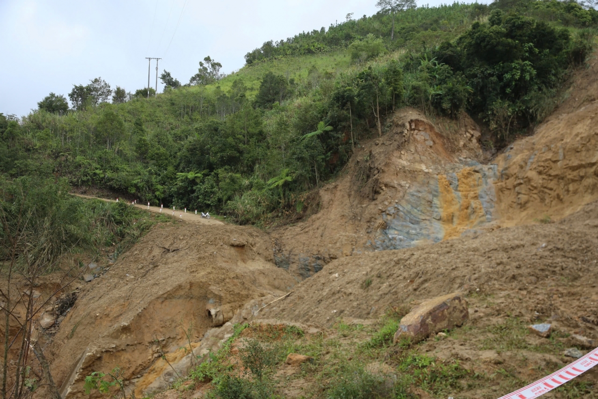 Khu vực sạt lở núi ở xã Ngọc Linh, tỉnh Quảng Ngãi.