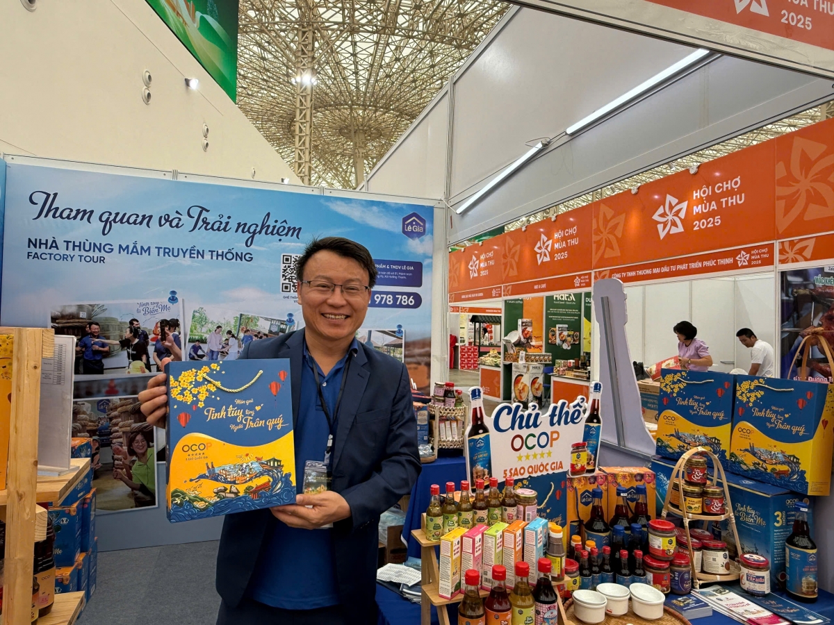 Gian hàng của Công ty TNHH Thực phẩm và Thương mại Dịch vụ Lê Gia tại Hội chợ mùa Thu 2025