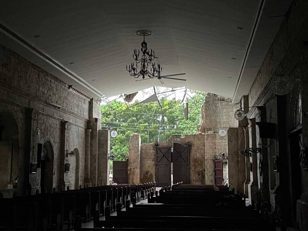 Một tòa nhà bị sập do động đất tại cebu- Ảnh Philstar