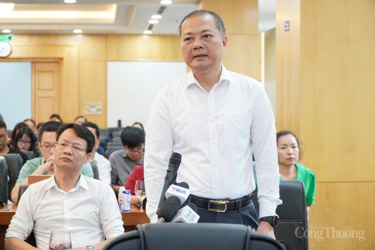 Ông Nguyễn Anh Sơn, Cục trưởng Cục Xuất nhập khẩu, Bộ Công Thương trả lời báo chí về các vấn đề liên quan đến lĩnh vực xuất nhập khẩu. (ảnh Báo Công Thương)