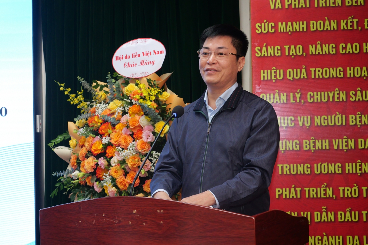 Thạc sỹ Nguyễn Văn Thành, Phó Giám đốc Bệnh viện Da liễu Trung ương chia sẻ tại Chương trình kỷ niệm Ngày vảy nến thế giới 29/10.