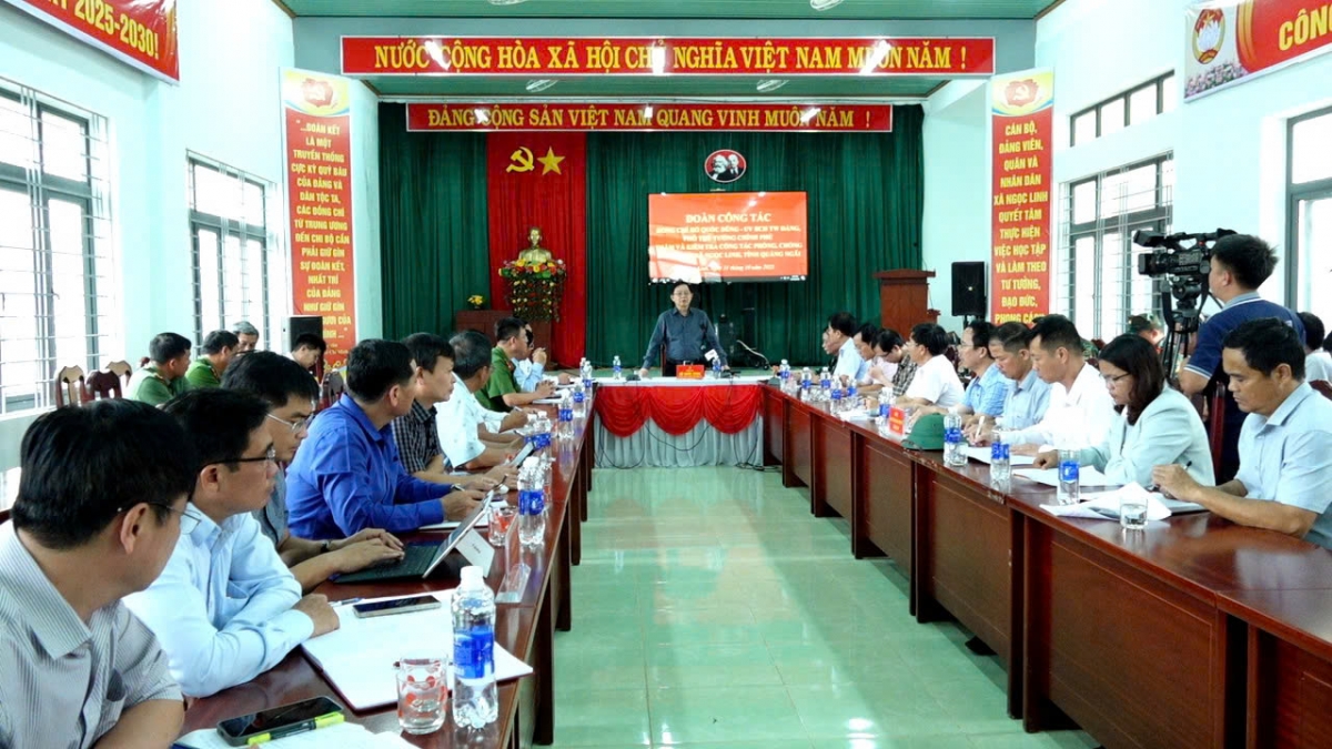 Phó Thủ tướng Chính phủ Hồ Quốc Dũng làm việc tại xã Ngọc Linh.