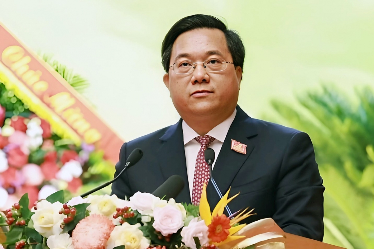 Chủ tịch tỉnh Phú Thọ Trần Duy Đông trình bày báo cáo