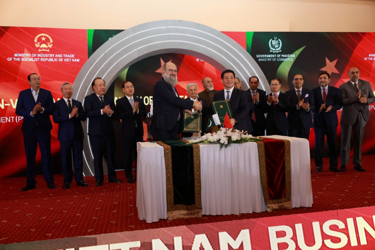 Bộ trưởng Nguyễn Hồng Diên và Ngài Jam Kamal Khan, Bộ trưởng Bộ Thương mại Pakistan đã chính thức ký Tuyên bố chung khởi động đàm phán Thỏa thuận Thương mại Ưu đãi (PTA) Việt Nam - Pakistan.