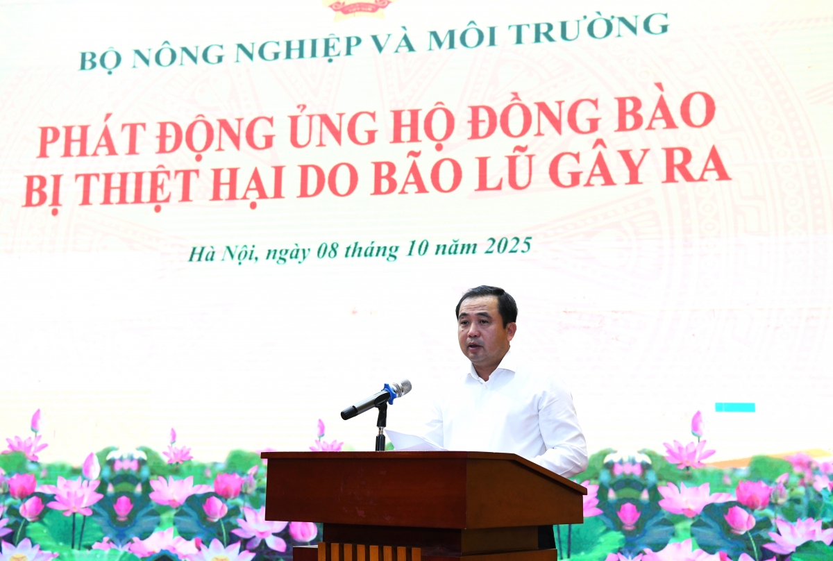 Quyền Bộ trưởng Trần Đức Thắng chung tay hỗ trợ đồng bào vùng thiên tai