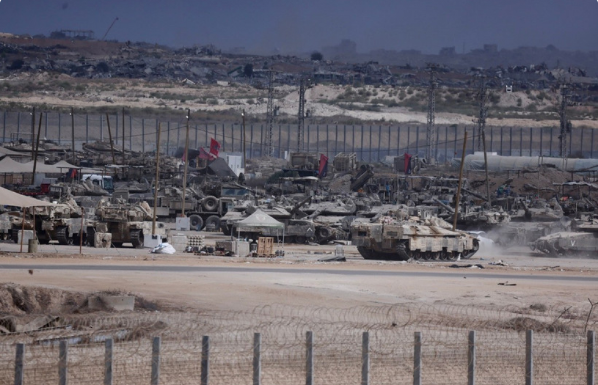 Xe quân sự Israel tại biên giới Israel-Gaza, ngày 9/10/2025. (Ảnh: THX/TTXVN)