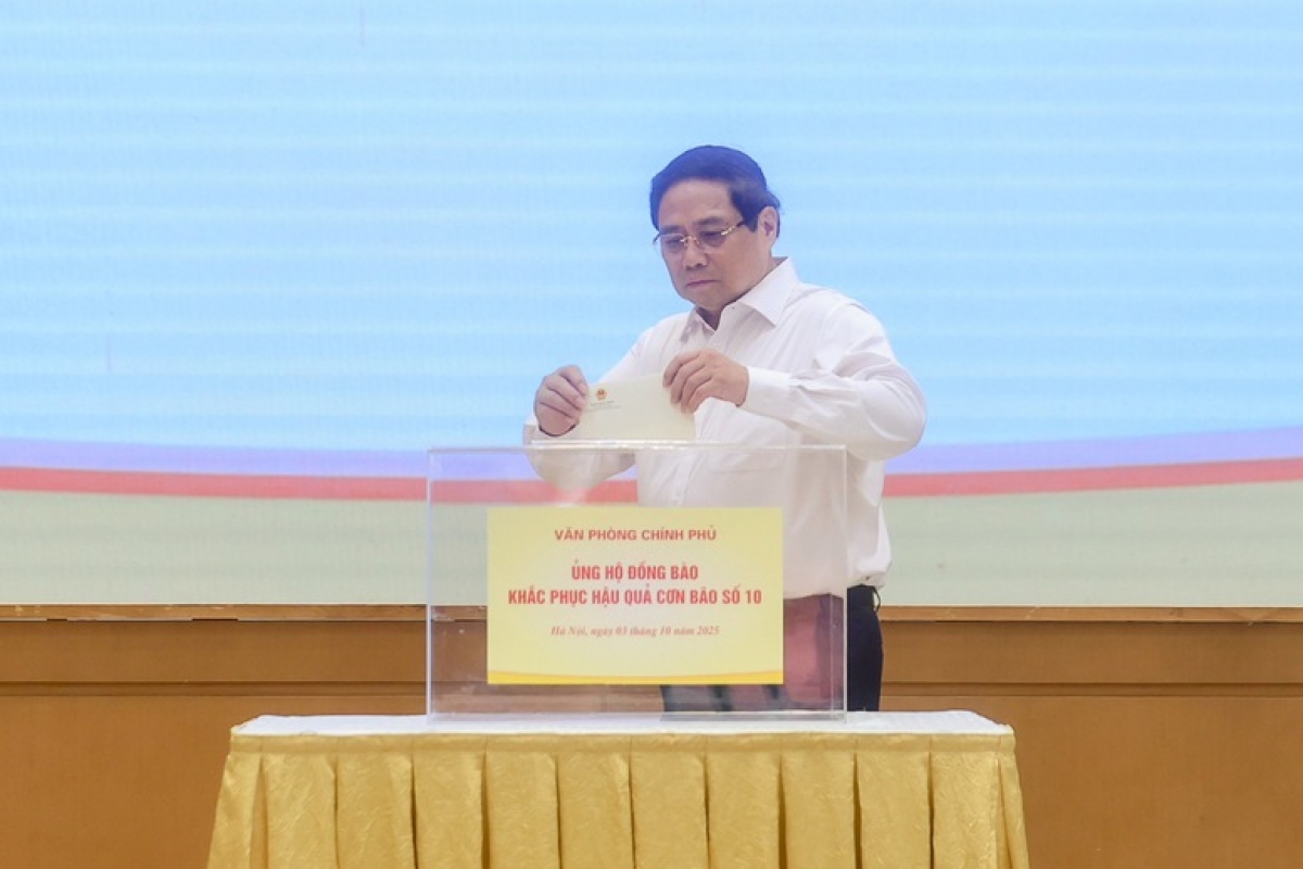Thủ tướng Phạm Minh Chính ủng hộ đồng bào khắc phục hậu quả cơn bão số 10- ảnh Nhật Bắc