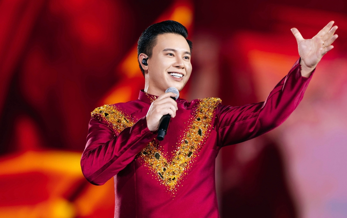 Ca sỹ Đông Hùng