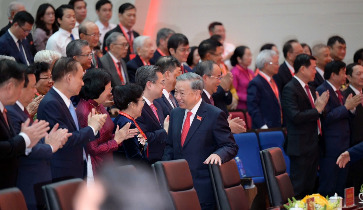 Tổng Bí thư Tô Lâm chào các đại biểu