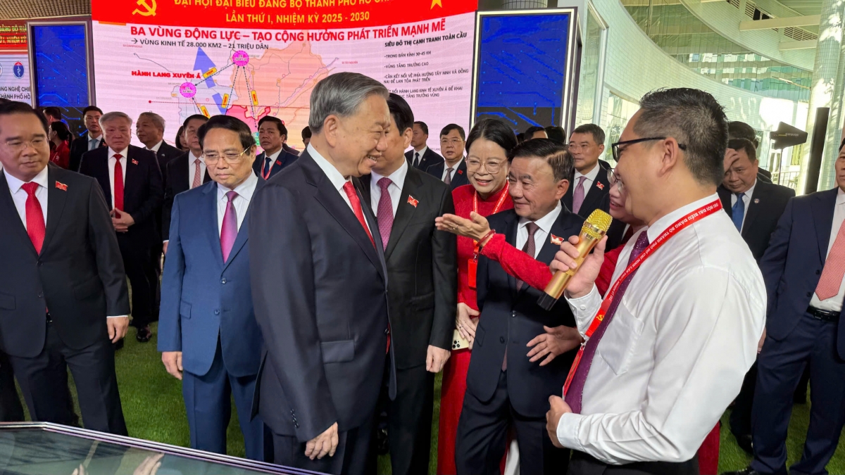 Trước khi tham dự phiên khai mạc, Tổng Bí thư Tô Lâm đã tham quan triển lãm thiết bị công nghệ chiến lược quy tụ gần 30 gian với hơn 650 sản phẩm, giải pháp thuộc 11 nhóm công nghệ chiến lược.