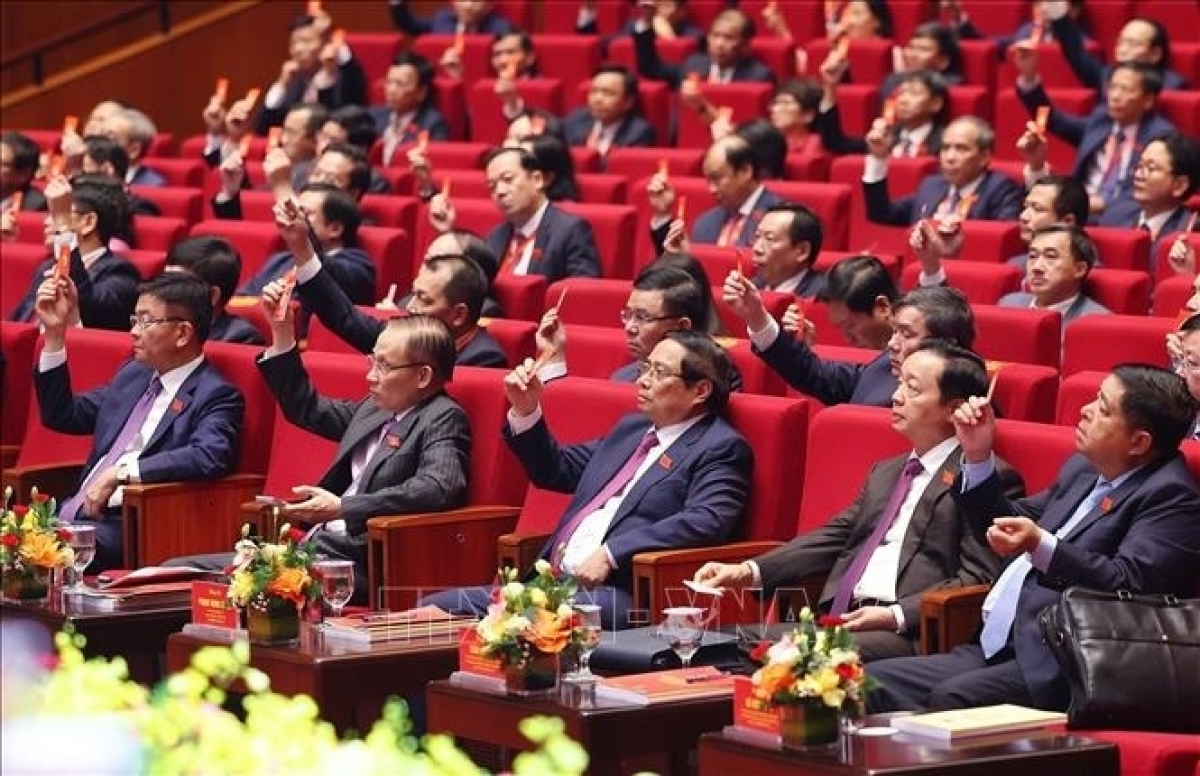 Thủ tướng Phạm Minh Chính và các đại biểu dự Đại hội đại biểu Đảng bộ Chính phủ lần thứ I, nhiệm kỳ 2025-2030 phiên trù bị, biểu quyết thông qua Chương trình làm việc của Đại hội.